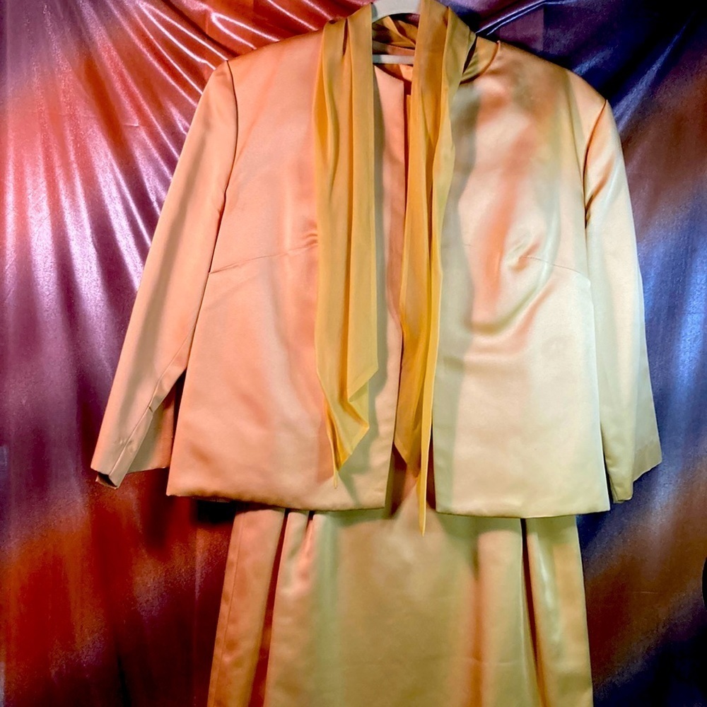 VINTAGE 1950’s Elinor Gay‎ yellow dress with coat 36” chest. 26” waist. 200 ACE